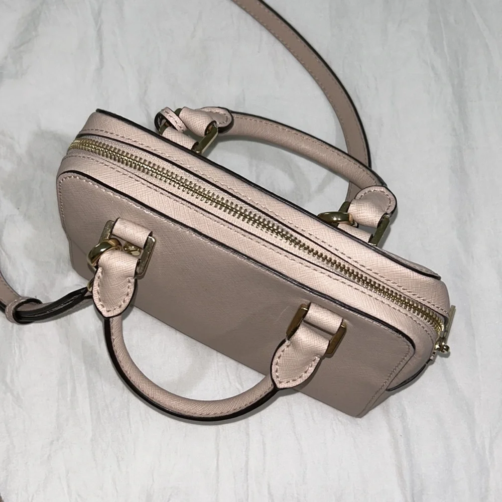 Michael Kors Purse Cross-body - Picture 5 of 8